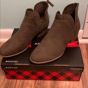 Arizona booties dark grey size:9